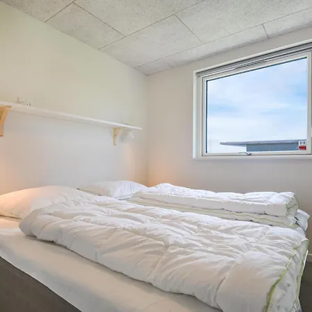 7 Bedroom Cozy In Glesborg