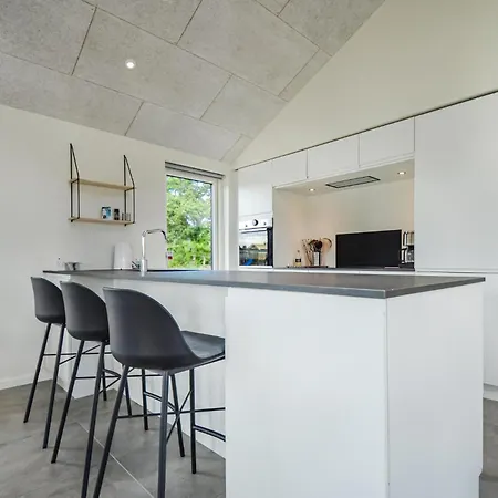Amazing home in Glesborg w/ WiFi&7 Bedrooms Casa vacanze