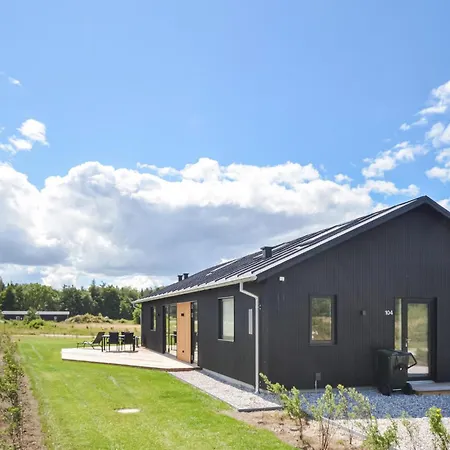 Amazing home in Glesborg w/ WiFi&7 Bedrooms * Glesborg
