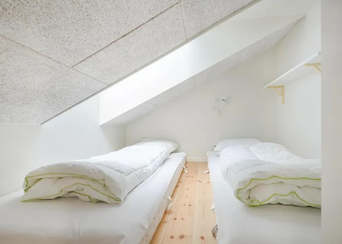 7 Bedroom Cozy In Glesborg