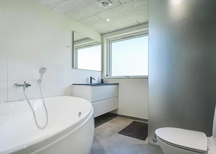 Hébergement de vacances 7 Bedroom Cozy In Glesborg