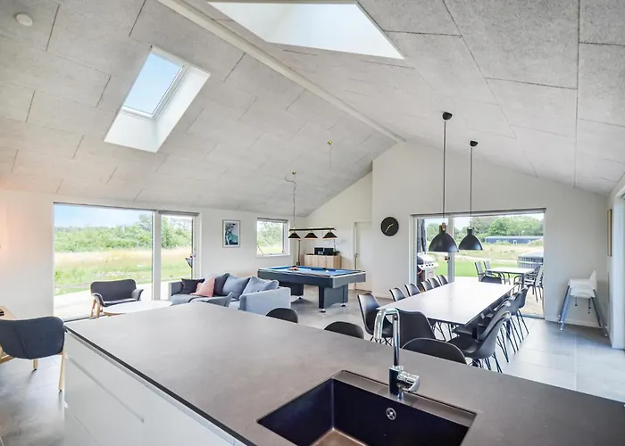 7 Bedroom Cozy In Hébergement de vacances Glesborg